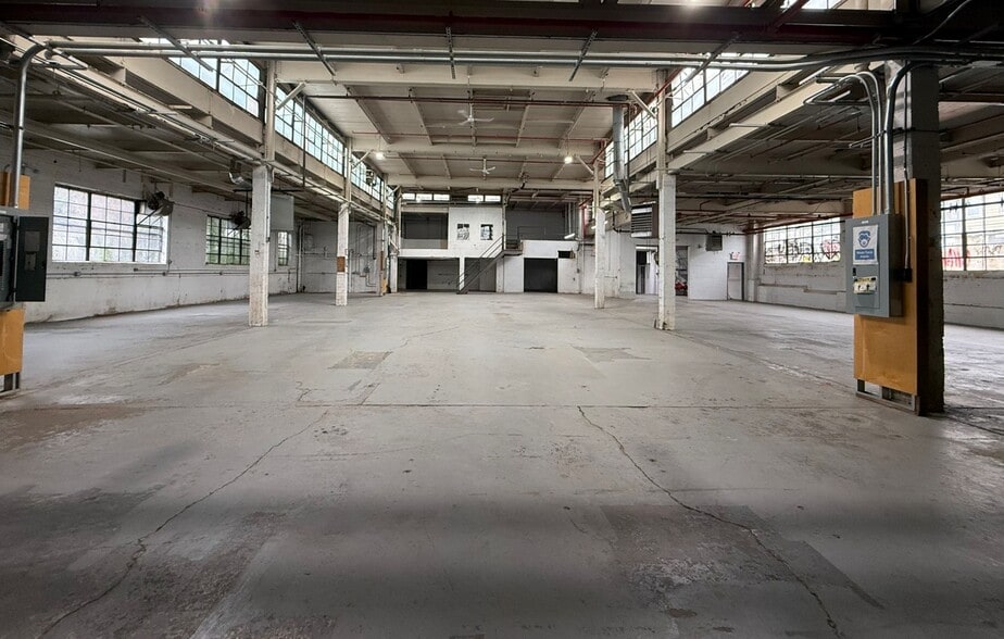 More Photos Of 18-57 Troutman St, Ridgewood Manufacturing For Lease