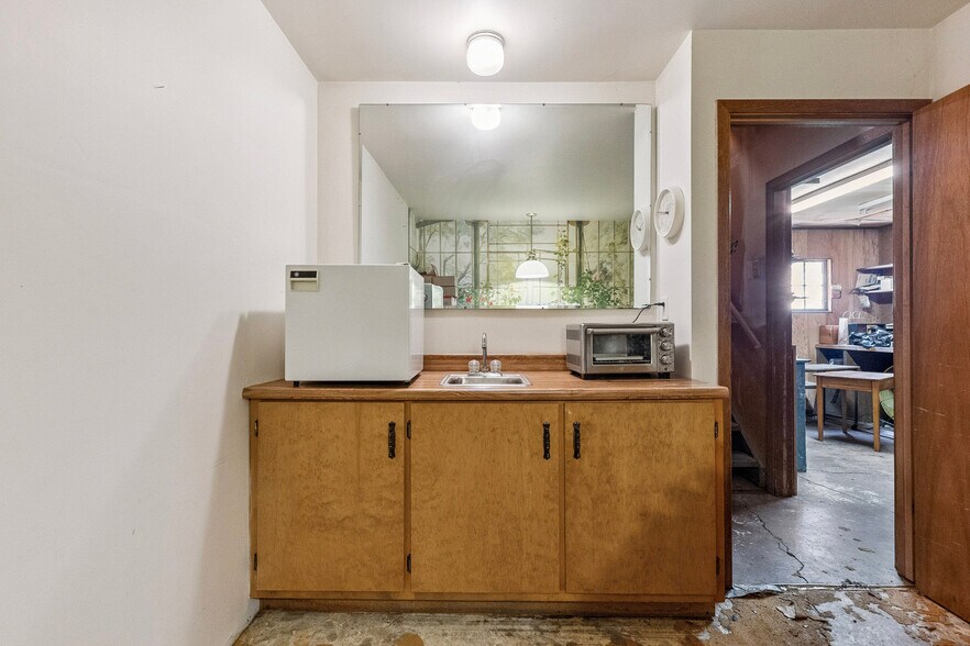 More Photos Of 1126 E State St, Sycamore Storefront Retail Residential For Sale