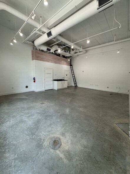 More Photos Of 1800 E 4th St, Austin Office Residential For Sale