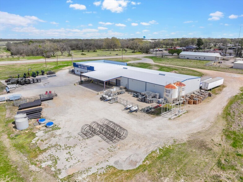 More Photos Of 150 Main St, Clarksville General Retail For Sale