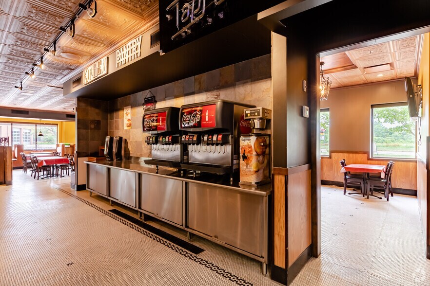 More Photos Of 551 S 8th St, West Dundee Restaurant For Sale