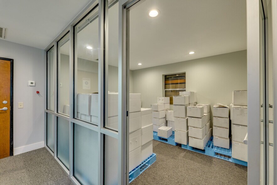 More Photos Of 14121 W US 290 Hwy, Austin Warehouse For Lease