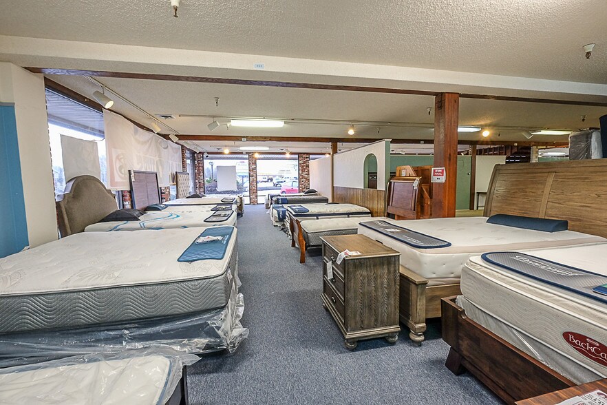 More Photos Of 1126-1150 Main Ave, Tillamook Storefront For Lease