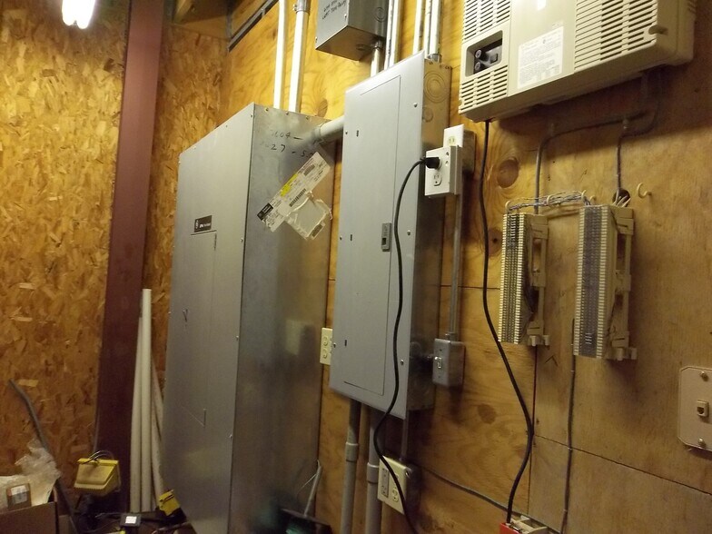 More Photos Of 1390 35th Pkwy Pky, Chanute Religious Facility For Sale