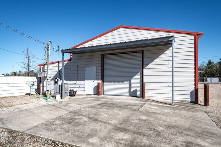 More Photos Of 21040 Loop 494, New Caney Warehouse For Lease