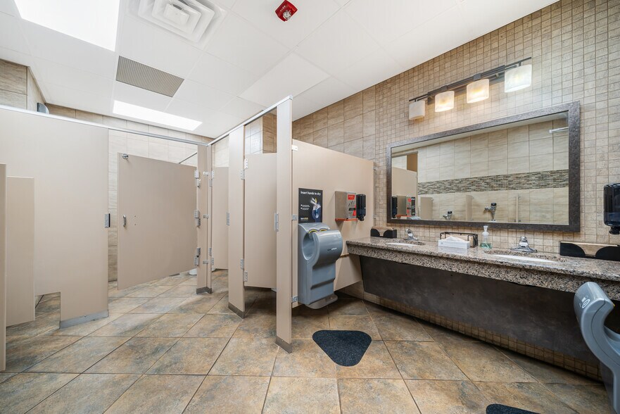 More Photos Of 3177 French Rd, De Pere Restaurant For Sale