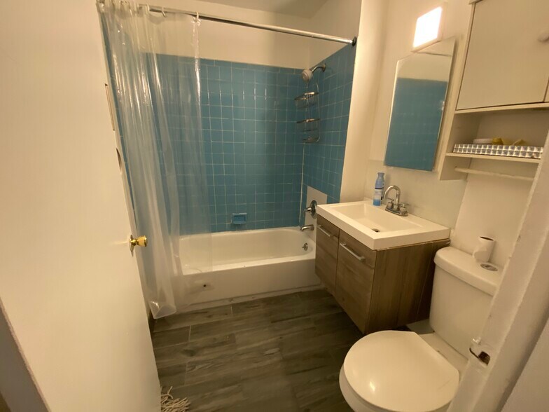 More Photos Of 1470 Williamsbridge Rd, Bronx Storefront Retail Residential For Lease