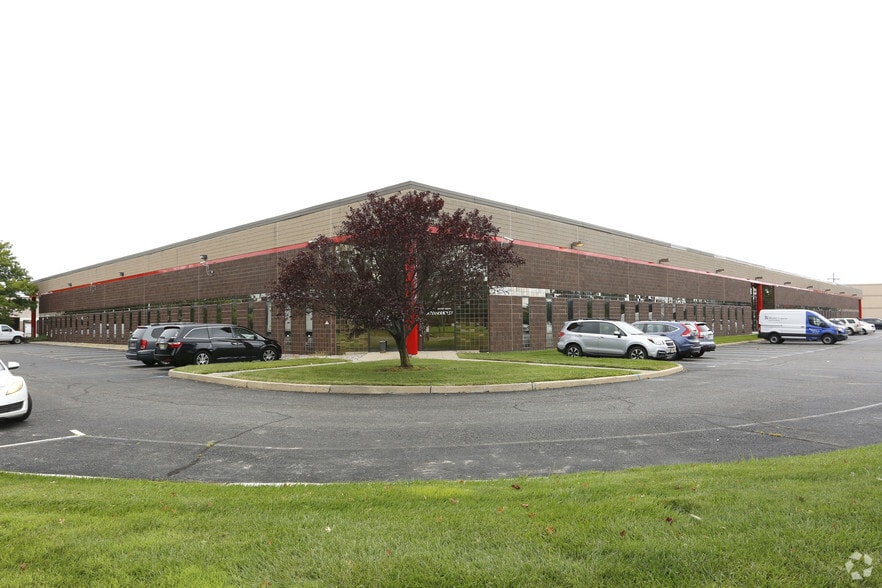 More Photos Of 375 Raritan Center Pky, Edison Flex For Lease