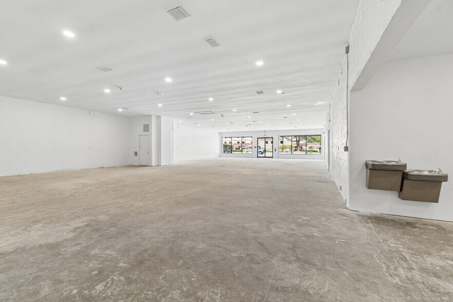 More Photos Of 1956 Kingsley Ave, Orange Park General Retail For Sale