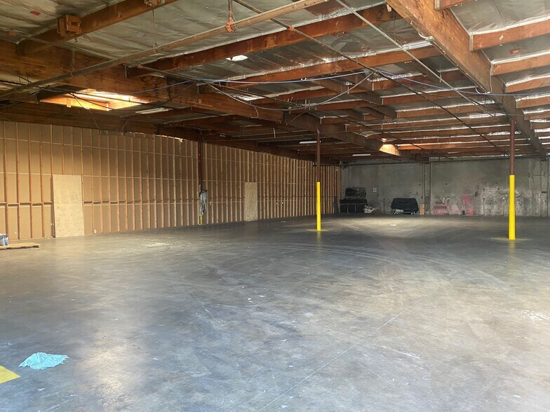 More Photos Of 11949 Borden Ave, San Fernando Warehouse For Lease