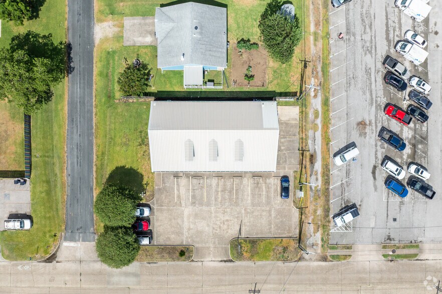 More Photos Of 905 N Logan St, Texas City Office For Sale