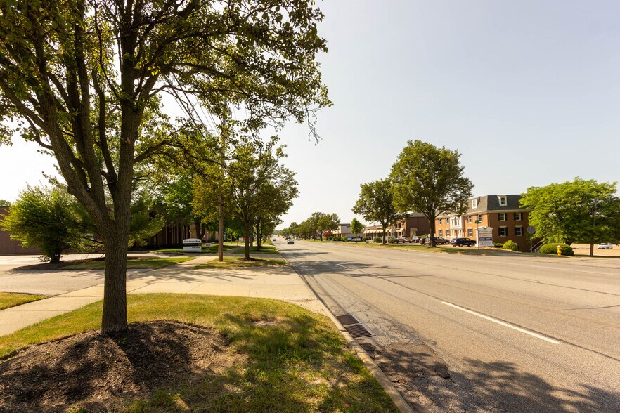 More Photos Of 3040 W Market St, Fairlawn Office For Sale