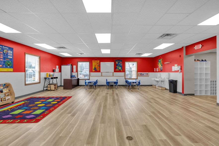 More Photos Of 10455-10499 N College Ave, Carmel Office For Sale