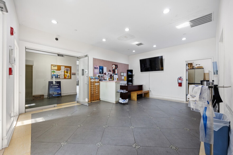 More Photos Of 7543 Parsons Blvd, Flushing Storefront Retail Office For Sale