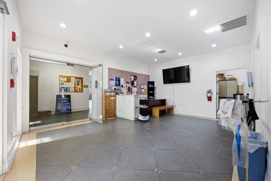 More Photos Of 7543 Parsons Blvd, Flushing Storefront Retail Office For Sale