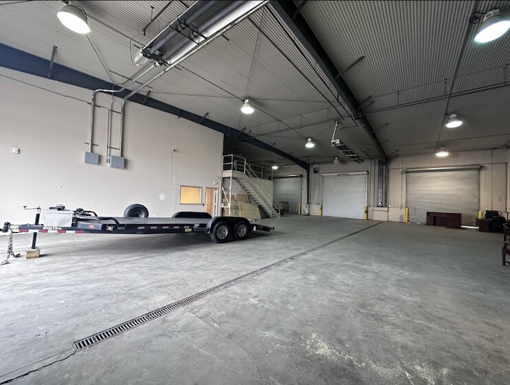 More Photos Of 2400 S Main St, Corbin Flex For Sale