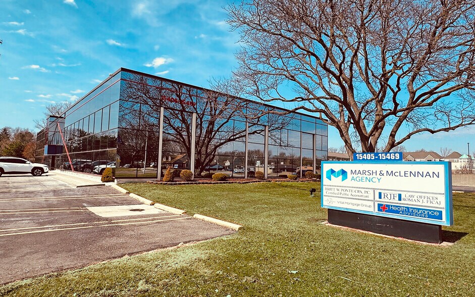 More Photos Of 15405-15469 Middlebelt Rd, Livonia Office For Lease