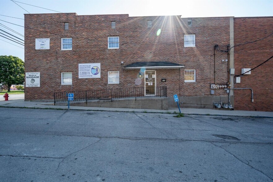 More Photos Of 123 W Main St, West Union Medical For Lease
