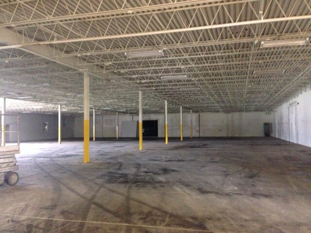 More Photos Of 105 Koomler Dr, La Porte Manufacturing For Lease