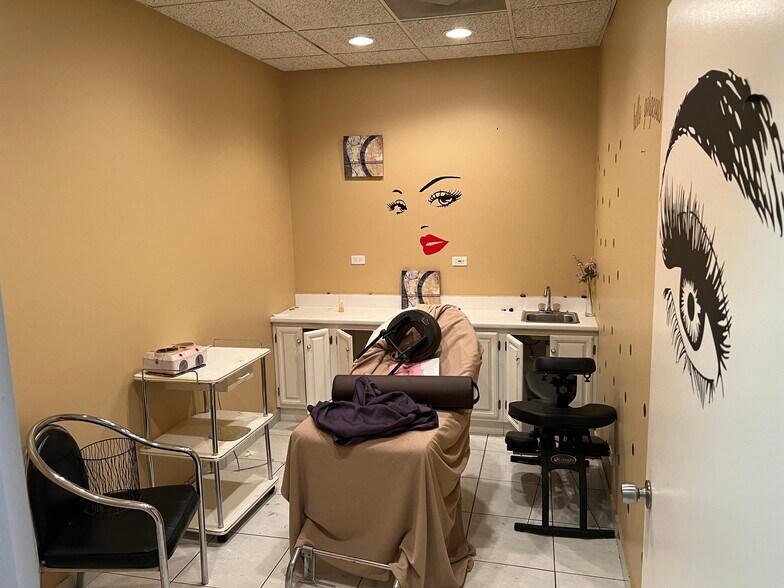 More Photos Of 7508-7510 W Grand Ave, Elmwood Park General Retail For Sale