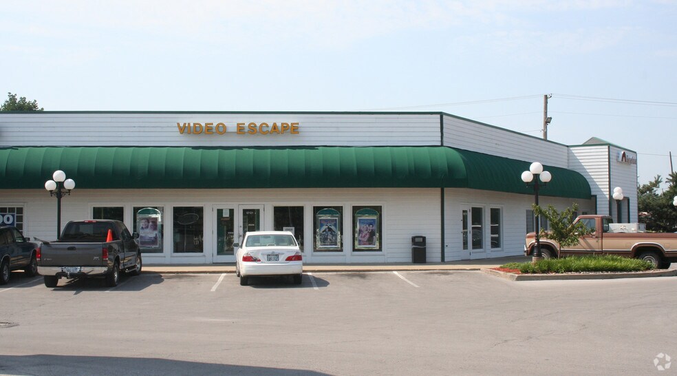 More Photos Of 12121 Blue Ridge Blvd, Grandview Storefront For Lease