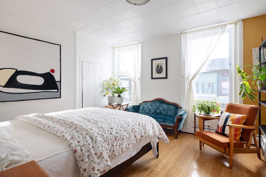 More Photos Of 43 N Front St, Kingston Restaurant For Sale