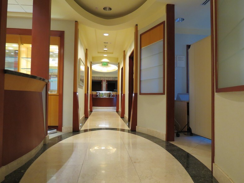 More Photos Of 2550 S Douglas Rd, Coral Gables Medical For Lease