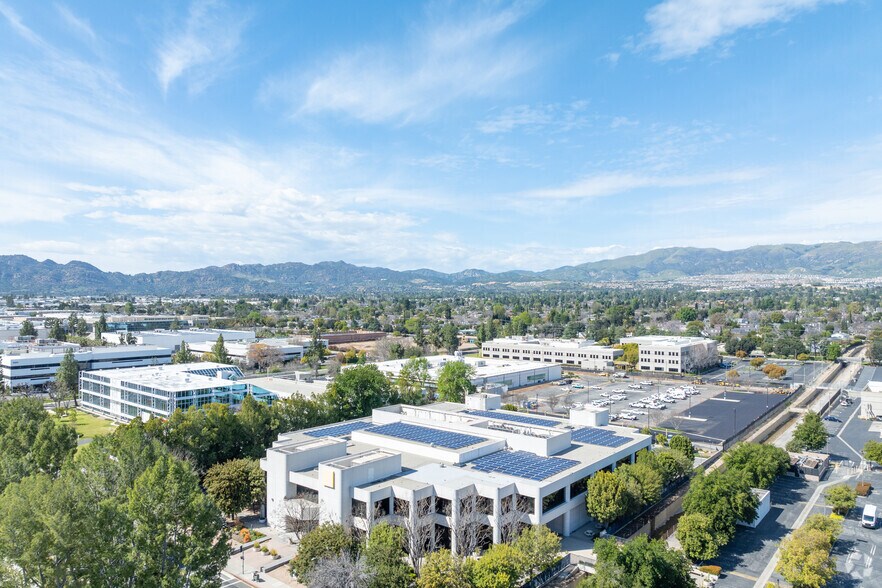 More Photos Of 19809 Prairie St, Chatsworth Loft Creative Space For Sale