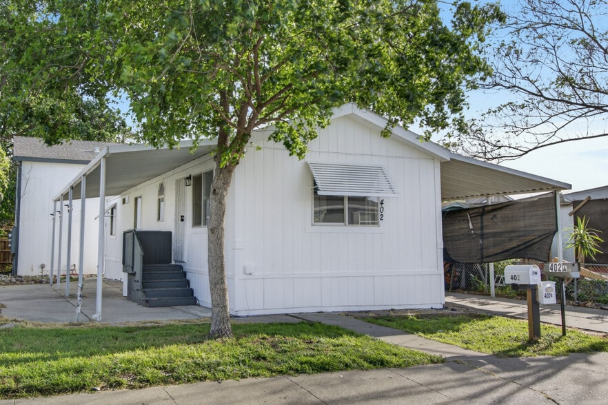 More Photos Of 402 Colin Kelly Dr, Roseville Apartments For Sale