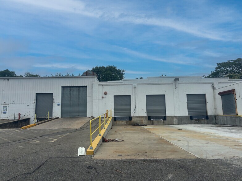 More Photos Of 2 Amboy Ave, Woodbridge Warehouse For Lease
