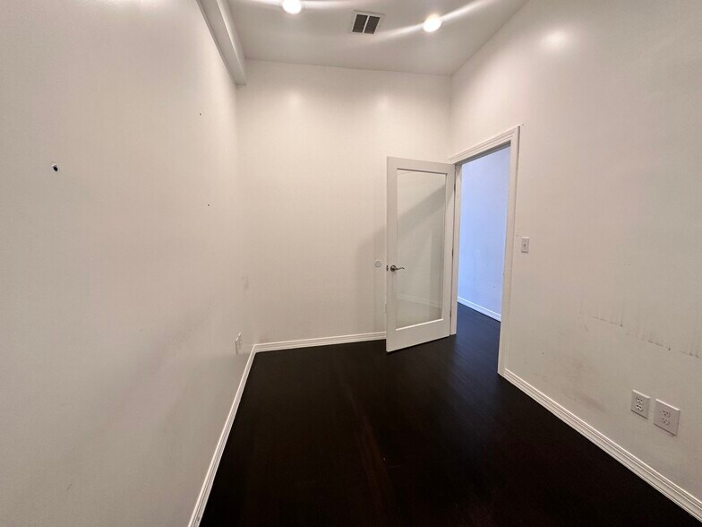 More Photos Of 4529 Broadway, Union City Office For Sale