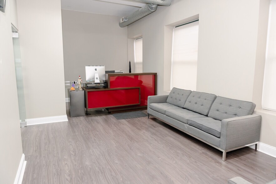 More Photos Of 7105 S Yates Blvd, Chicago Office For Lease