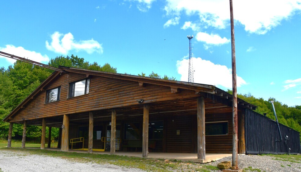 More Photos Of 138 Chestnut St, Marienville General Retail For Sale