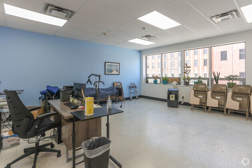 More Photos Of 91 N Franklin St, Hempstead Office For Sale