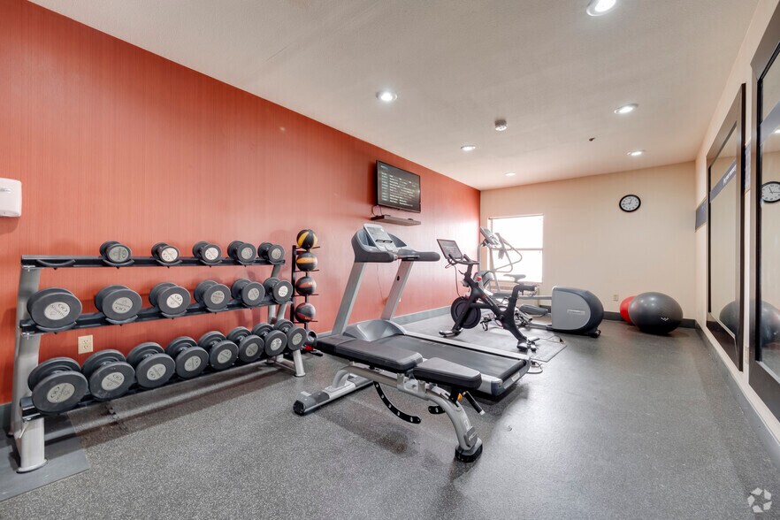 More Photos Of 4003 S Loop 289, Lubbock Hotel For Sale