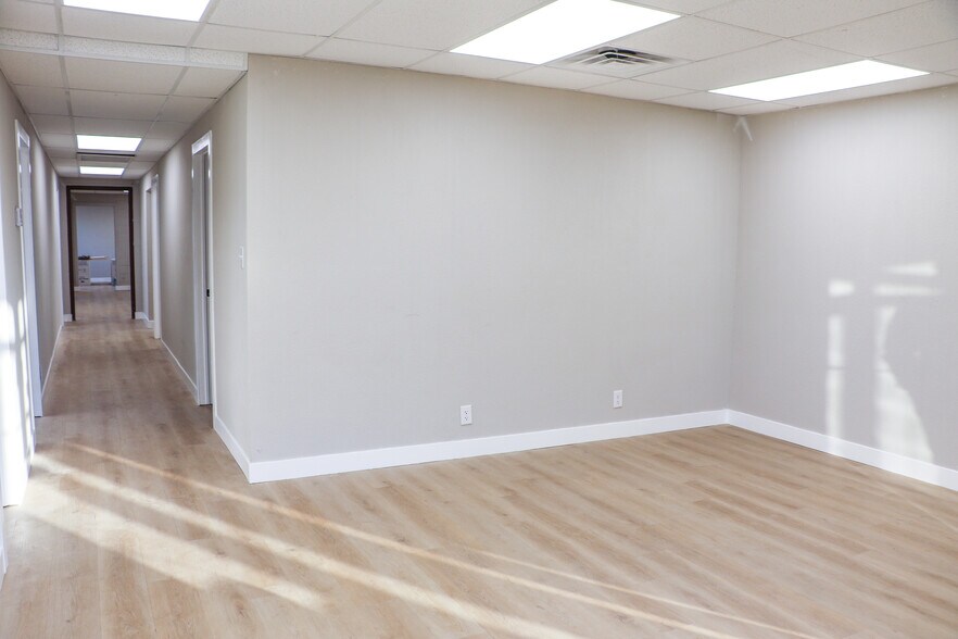 More Photos Of 428 Gibbons Rd, Sherman Manufacturing For Lease