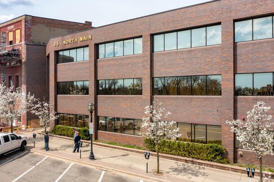 More Photos Of 85 N Main St, Mount Clemens Office Residential For Lease