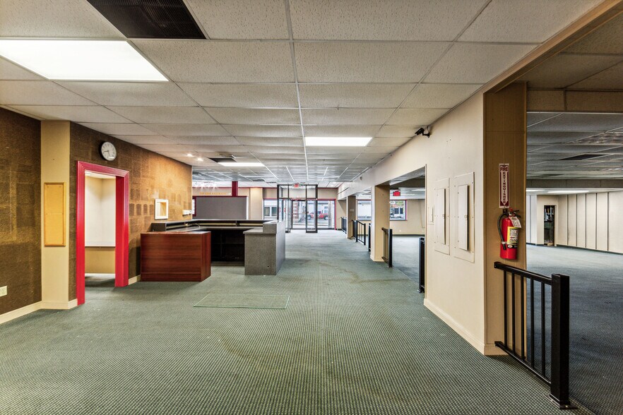 More Photos Of 65 E Fayette St, Uniontown Showroom For Sale