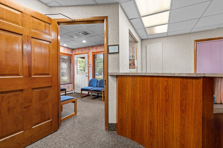 More Photos Of 4546 Hylan Blvd, Staten Island Medical For Sale