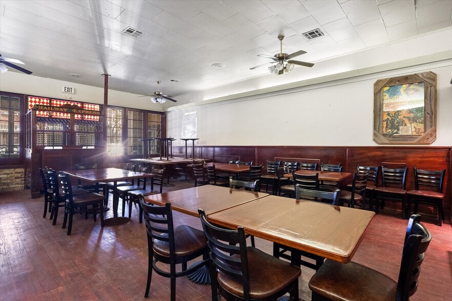 More Photos Of 107 S Beaton St, Corsicana Storefront For Sale