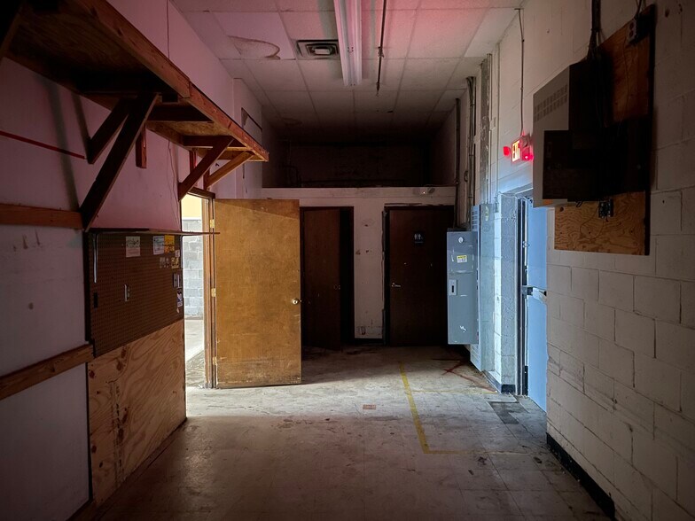 More Photos Of 114 US Highway 13 Byp, Windsor General Retail For Lease