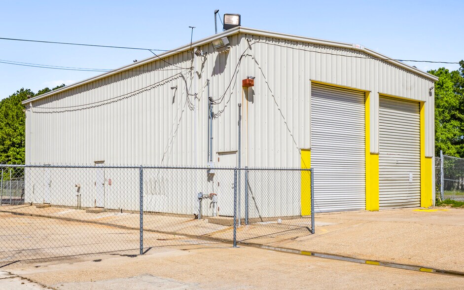 More Photos Of 6900 Woolworth Rd, Shreveport Warehouse For Sale
