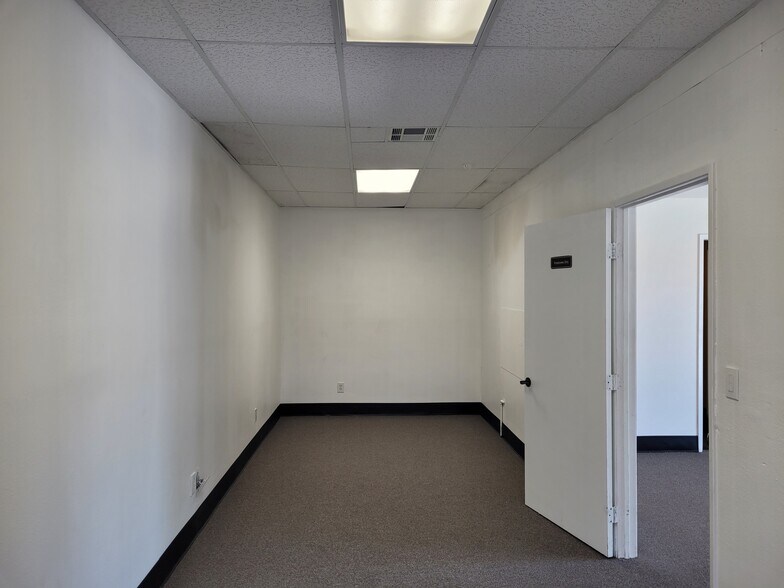 More Photos Of 1004 W Brooks St, Ontario Warehouse For Lease
