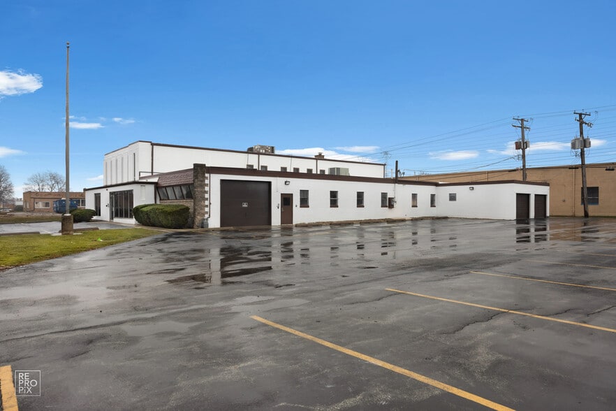 More Photos Of 223 Interstate Rd, Addison Light Manufacturing For Sale