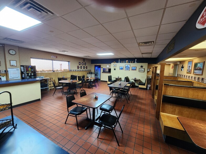 More Photos Of 604 W 7th St, Atlantic Storefront For Sale