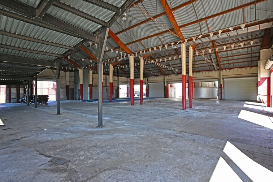 More Photos Of 1123 Bowie St, Seguin Warehouse For Sale