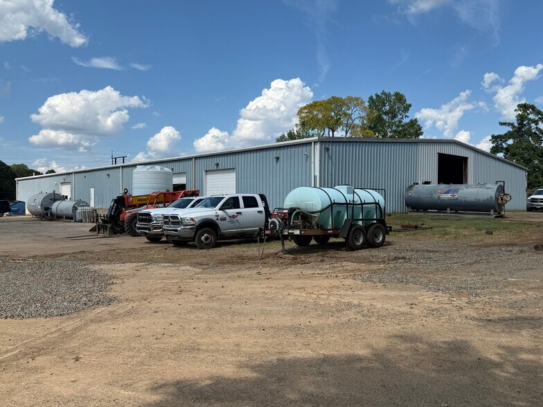More Photos Of 909 W 70th St, Shreveport Warehouse For Sale