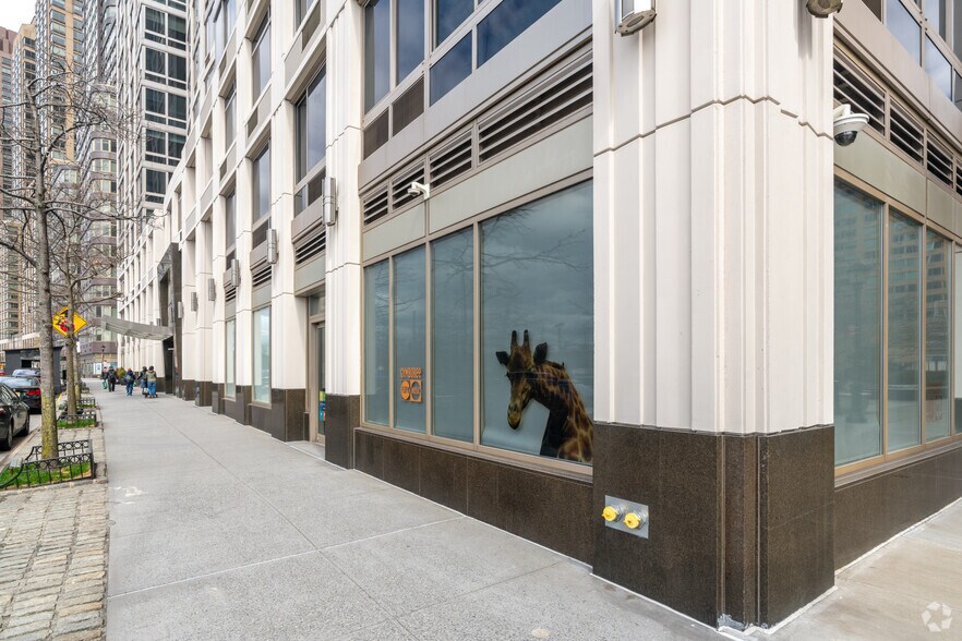 More Photos Of 100 Riverside Blvd, New York Apartments For Sale