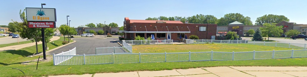 More Photos Of 1750 N Casaloma Dr, Appleton Restaurant For Lease