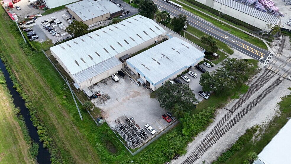 More Photos Of 3489 All American Blvd, Orlando Warehouse For Lease